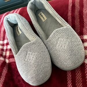 Dearfoams Light Gray slippers